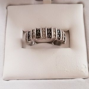 Black & white diamond sliver ring